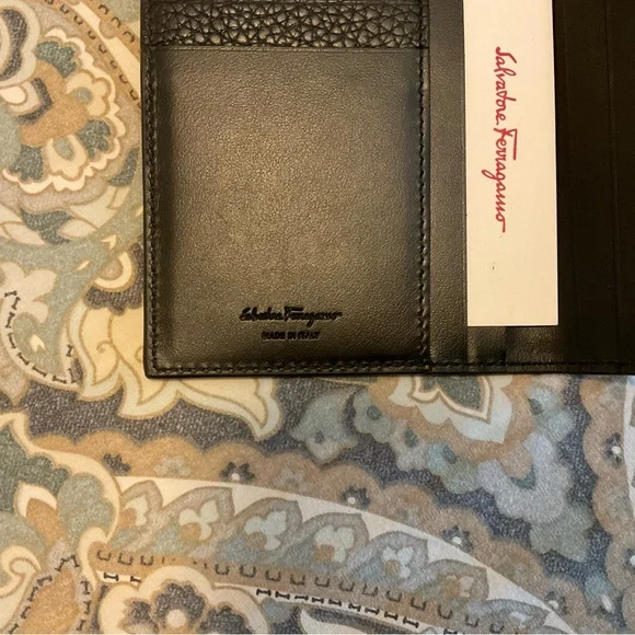 New Salvatore Ferragamo Gancini Nero Calfskin Pebble Leather Wallet Made Italy